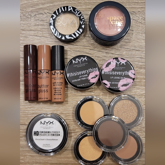 NYX Eyeshadow Lip and Face Bundle - Picture 1 of 5